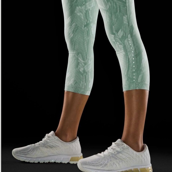 Lululemon Swift Speed High-Rise Crop 21" size 6 - Picture 3 of 10